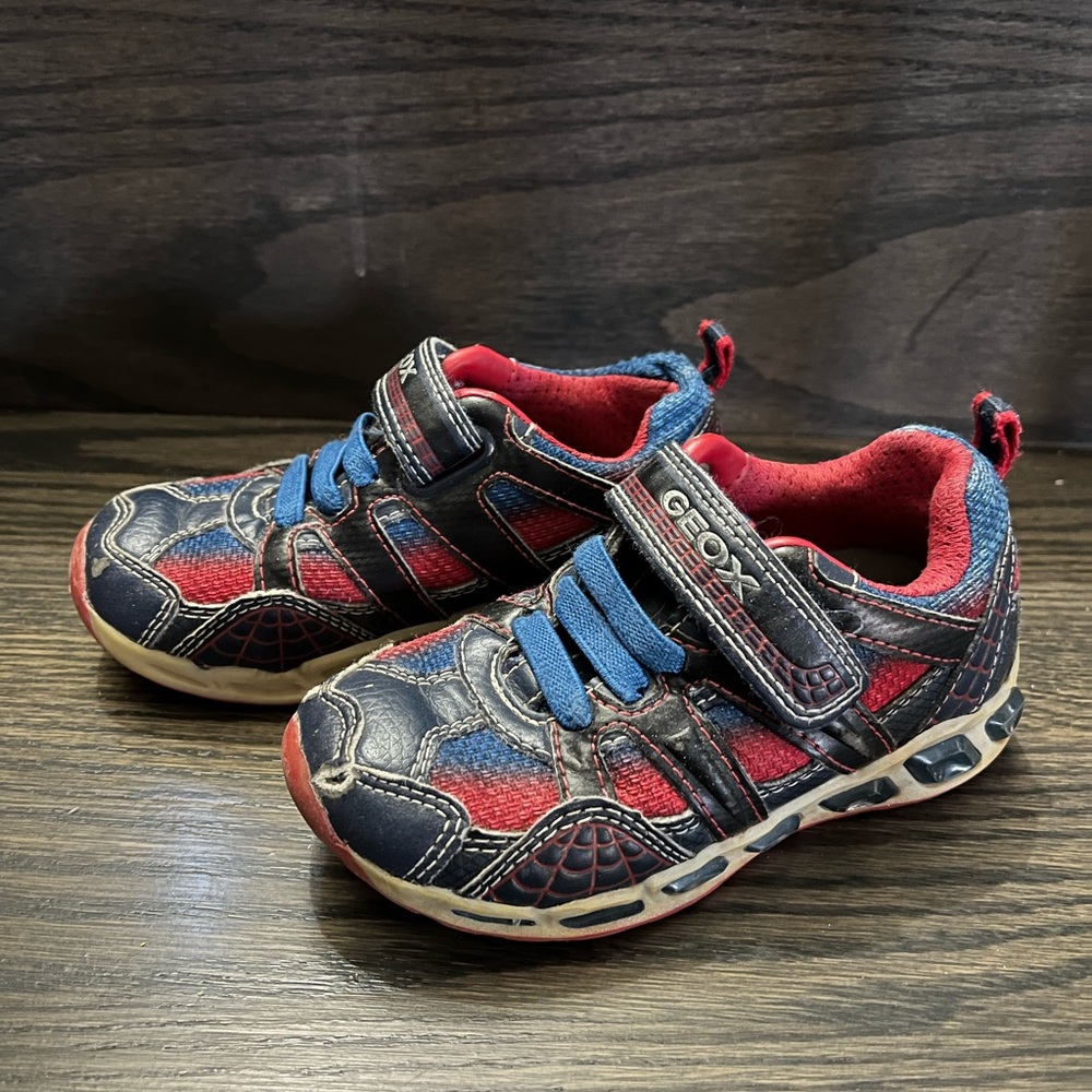 Geox kids Spider-Man runners sz 8.5 VGUC